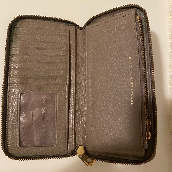 Marc by Marc Jacobs Q Slim Zip Wallet - Picture 3 of 4